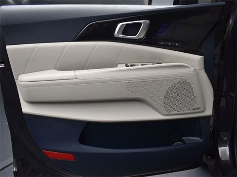 Certified 2025 Kia Carnival SX Prestige image 18