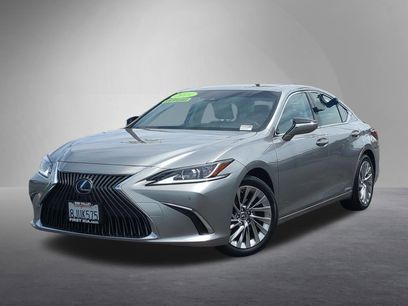 Used 2019 Lexus ES 300h w/ Accessory Package 2
