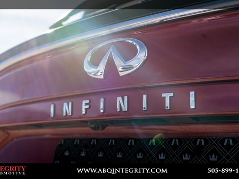 Used 2019 INFINITI QX30 ESSENTIAL w/ Cargo Package image 12