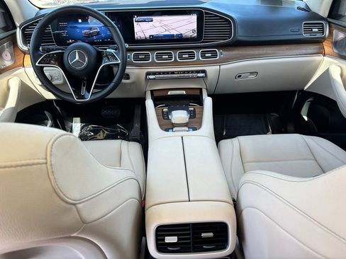Used 2025 Mercedes-Benz GLS 450 4MATIC image 21