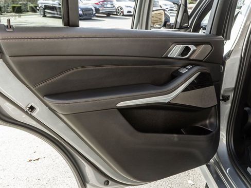 Used 2024 BMW X7 xDrive40i w/ M Sport Package image 27