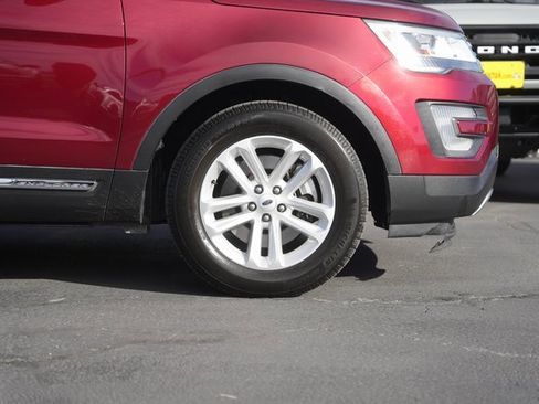 Used 2017 Ford Explorer XLT w/ Equipment Group 201A image 4