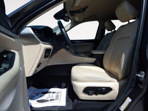 Used 2022 Jeep Grand Cherokee L Limited image 10