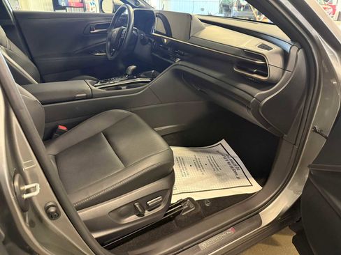 Used 2024 Toyota Crown Limited w/ Advanced Technology Package AWD/4WD image 28
