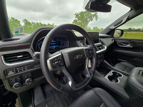 Used 2024 Chevrolet Tahoe Z71 w/ Luxury Package AWD/4WD image 12