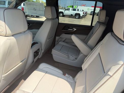 New 2026 GMC Yukon XL Denali w/ Sun & Power Step Package AWD/4WD image 11