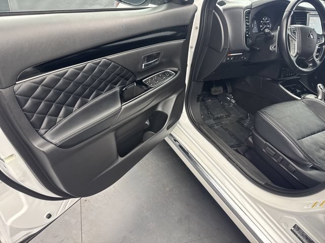 Used 2021 Mitsubishi Outlander 4WD Plug-In Hybrid image 35