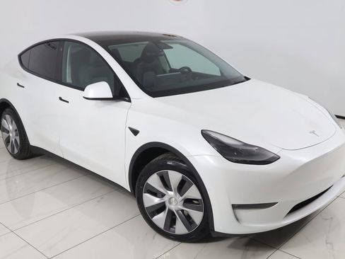 Used 2021 Tesla Model Y Long Range image 18
