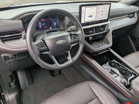 Used 2025 Ford Explorer Platinum w/ LUX Leather Package image 10