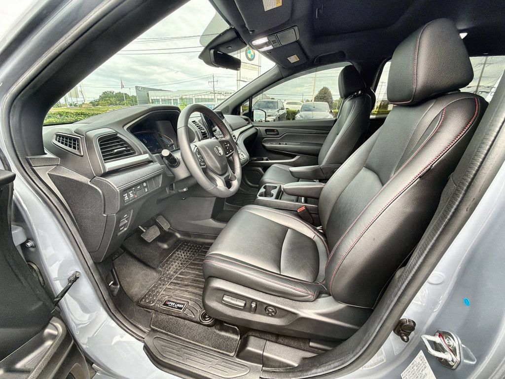 Used 2024 Honda Odyssey Sport image 10
