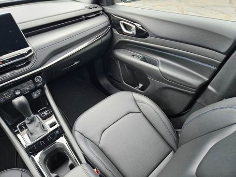 New 2025 Jeep Compass Limited w/ Sun & Sound Group image 13