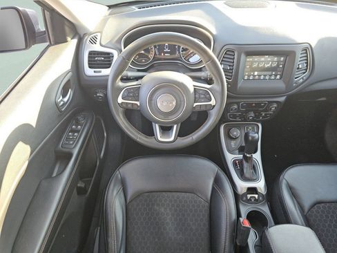 Used 2021 Jeep Compass Latitude image 4