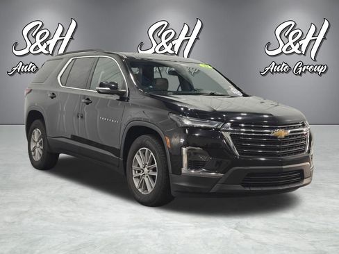 Used 2022 Chevrolet Traverse LT image 2