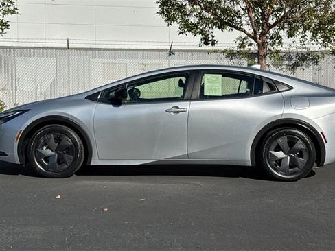 Used 2023 Toyota Prius LE image 7