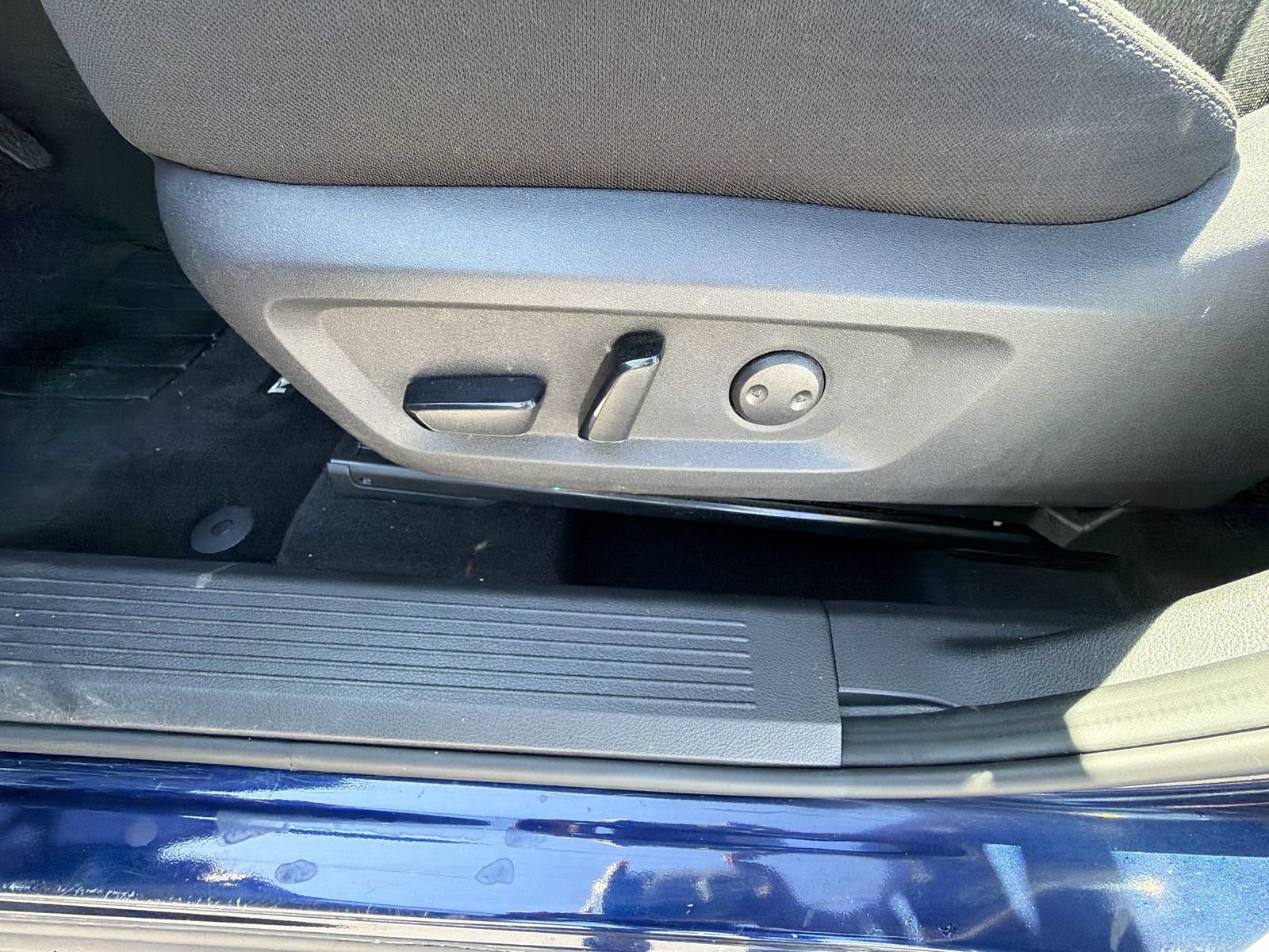 Used 2024 Nissan Rogue SV AWD/4WD image 16