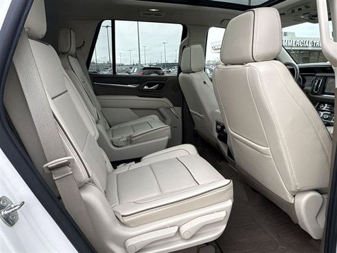 Used 2021 GMC Yukon Denali w/ Denali Premium Package image 28