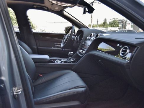 Used 2019 Bentley Bentayga image 22