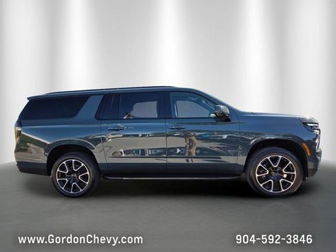New 2026 Chevrolet Suburban RST w/ Comfort Package AWD/4WD image 8