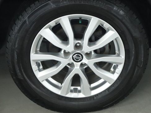 Used 2020 Nissan Rogue SV FWD image 10