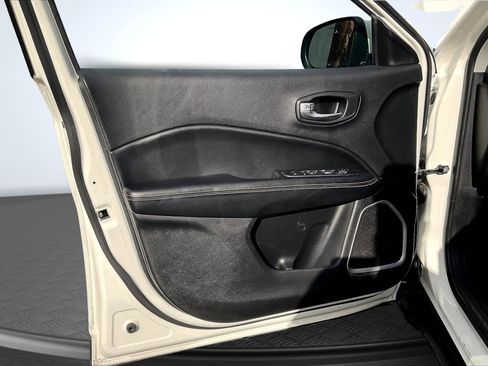 Used 2020 Jeep Compass Latitude image 23