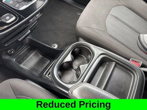 Used 2023 Chrysler Pacifica Touring FWD image 25