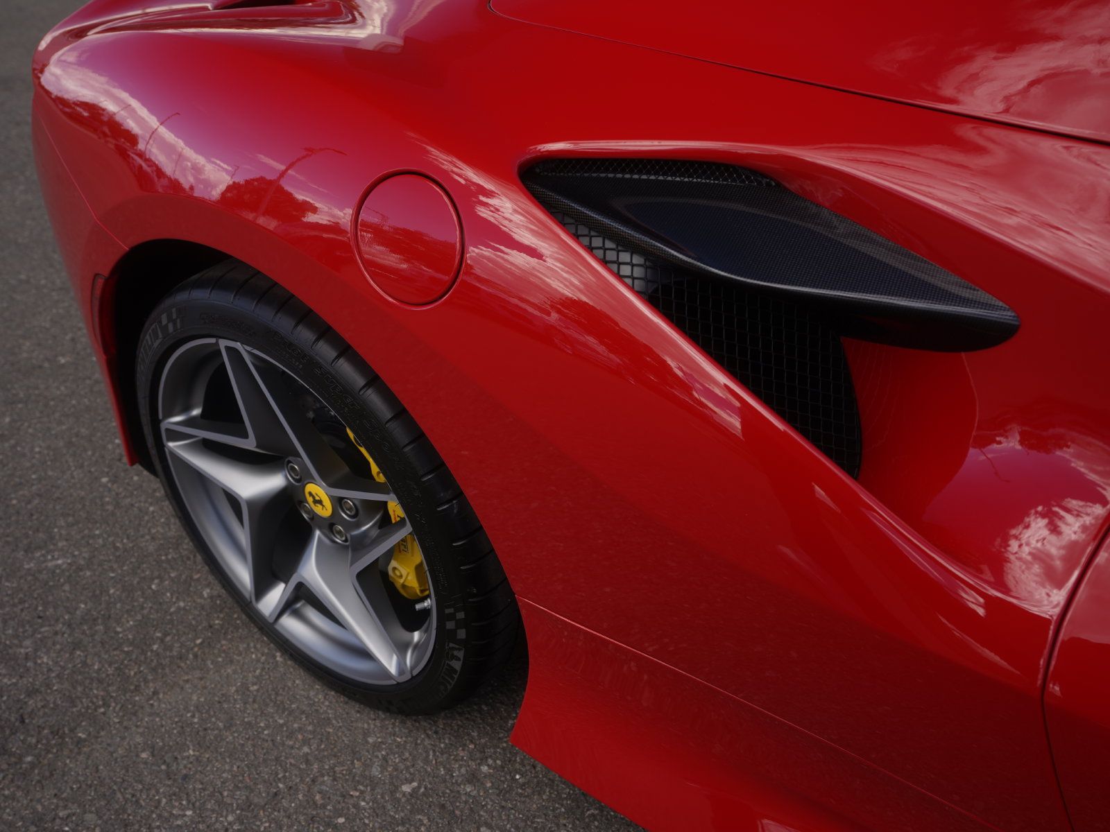 Used 2023 Ferrari F8 Tributo RWD image 18