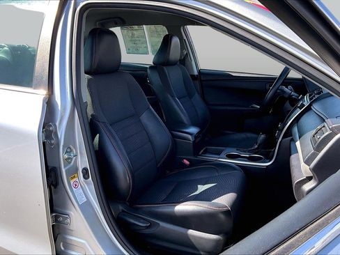 Used 2017 Toyota Camry SE FWD image 7
