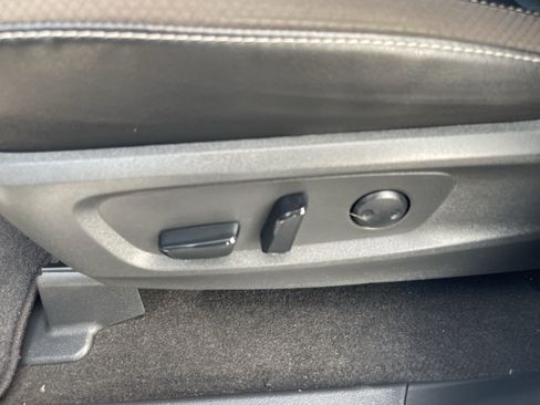 Used 2023 Nissan Pathfinder SL AWD/4WD image 16