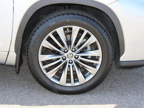 Used 2020 Toyota Highlander Platinum AWD/4WD image 5