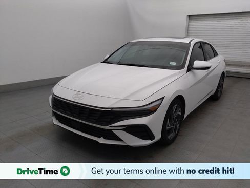 Used 2025 Hyundai Elantra SEL image 1