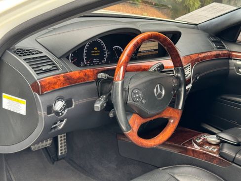 Used 2011 Mercedes-Benz S 63 AMG w/ Driver Assistance Pkg image 26