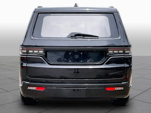 Used 2022 Jeep Grand Wagoneer Series III w/ Rear Seat Video Group 1 AWD/4WD image 5
