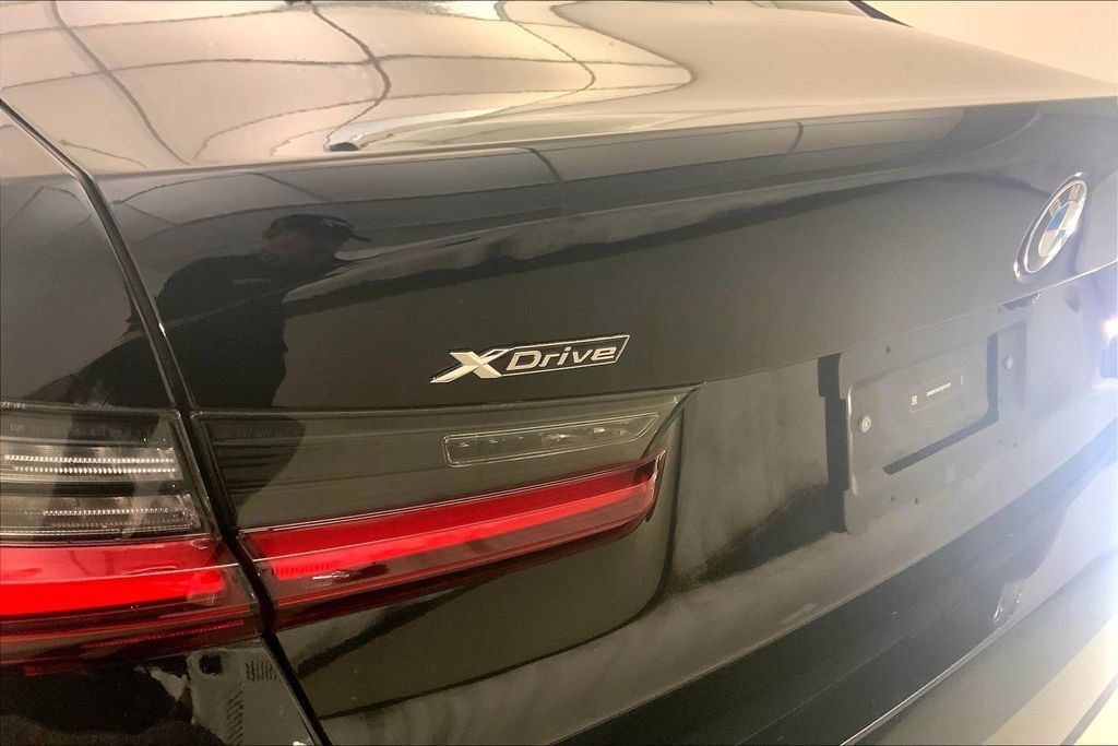 Certified 2025 BMW 330i xDrive Sedan w/ Premium Package AWD/4WD image 7