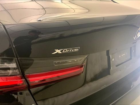 Certified 2025 BMW 330i xDrive Sedan w/ Premium Package AWD/4WD image 7