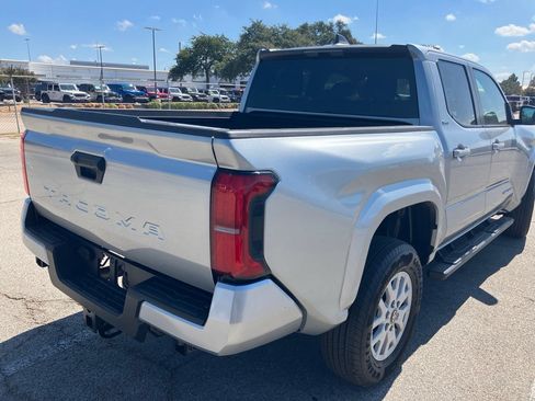 Used 2025 Toyota Tacoma SR5 RWD image 4