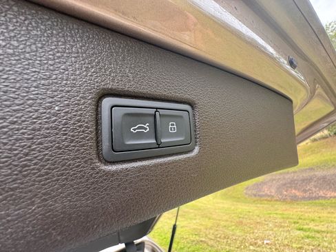 Used 2018 Audi Q7 3.0T Prestige image 18