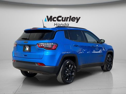 Used 2025 Jeep Compass Latitude w/ Altitude Special Edition AWD/4WD image 3