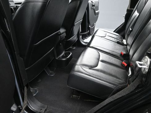 Used 2015 Jeep Wrangler Unlimited Sahara image 12