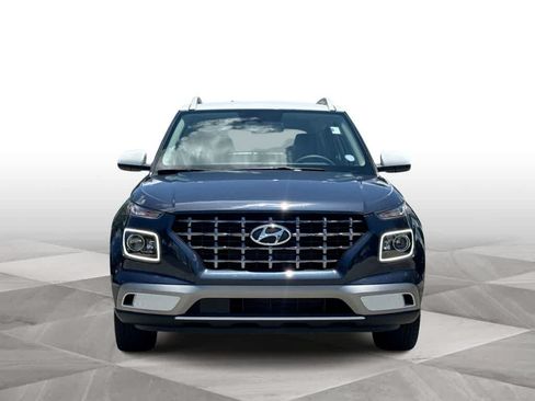 Used 2023 Hyundai Venue Limited w/ Cargo Package FWD image 3