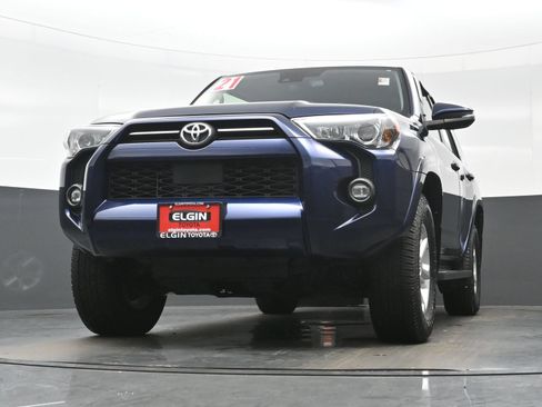 Used 2021 Toyota 4Runner SR5 Premium w/ Moonroof Package AWD/4WD image 31
