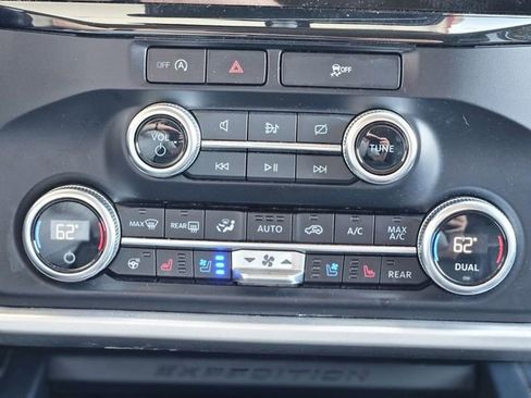 Used 2024 Ford Expedition Max XLT image 24