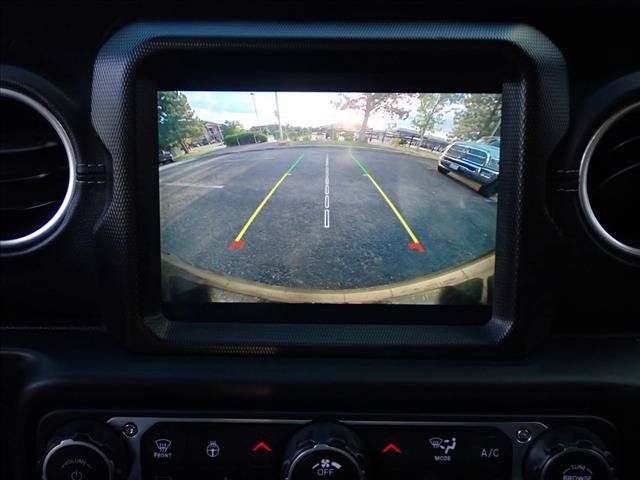 Used 2022 Jeep Wrangler Unlimited Sahara w/ Cold Weather Group AWD/4WD image 9
