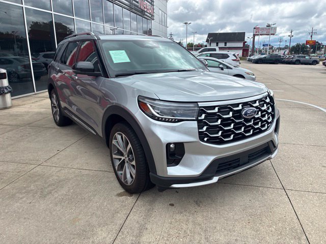 Used 2025 Ford Explorer Platinum w/ Ultimate Package AWD/4WD image 3
