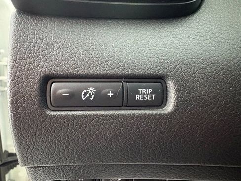Used 2017 Nissan Rogue S FWD image 19