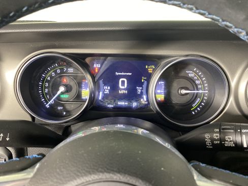 Used 2022 Jeep Wrangler Unlimited Rubicon 4xe w/ Cold Weather Group AWD/4WD image 23