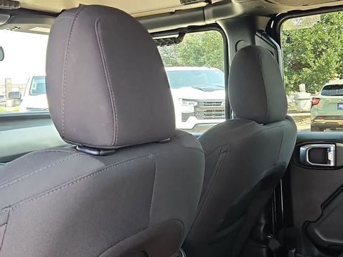 Used 2022 Jeep Gladiator Sport AWD/4WD image 16