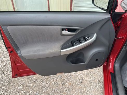 Used 2010 Toyota Prius Three image 2