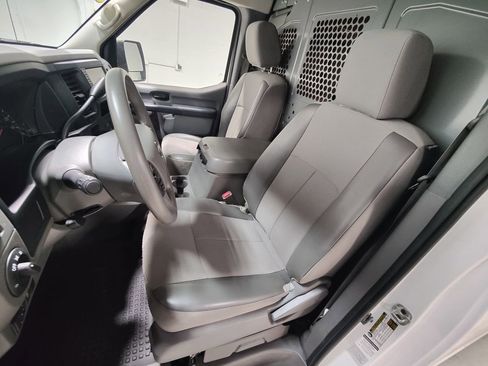 Used 2021 Nissan NV 2500 SV image 27