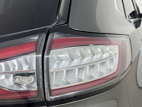 Used 2016 Ford Edge Titanium FWD image 32