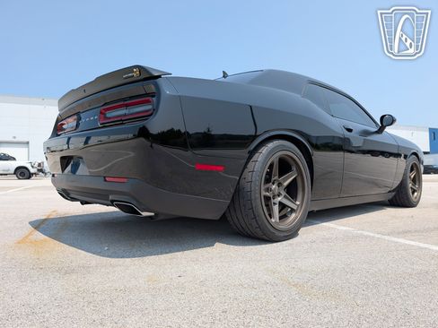 Used 2016 Dodge Challenger R/T Scat Pack w/ Leather Interior Group image 16